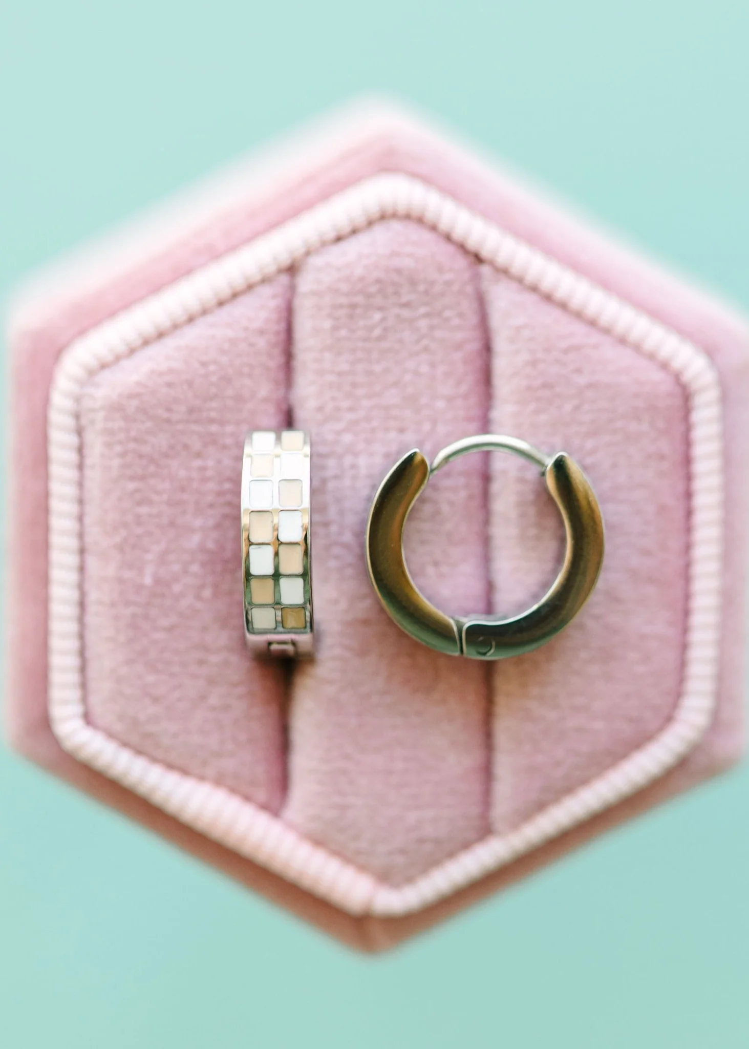 Silver Peach Checkered Huggies